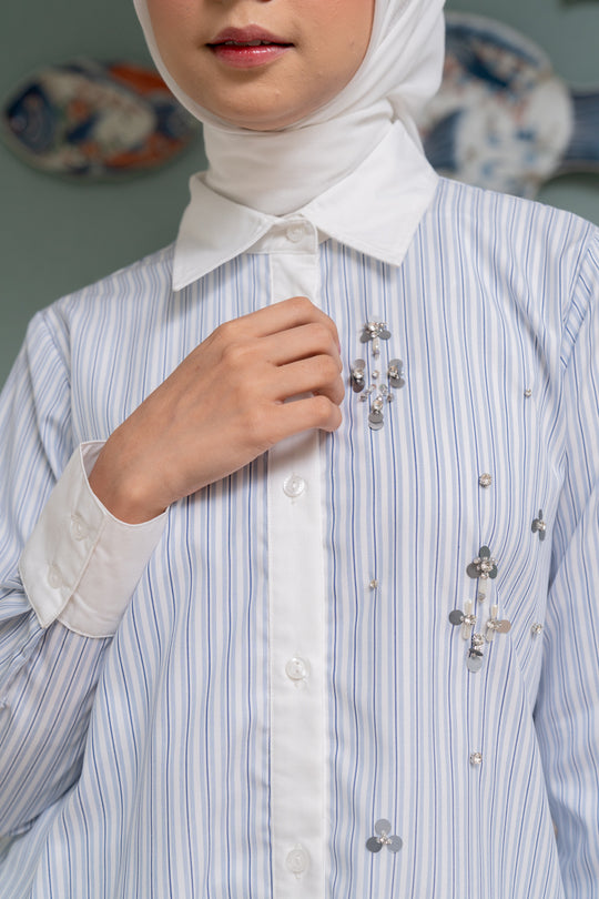 Disya Shirt Light Blue - Wearing Klamby