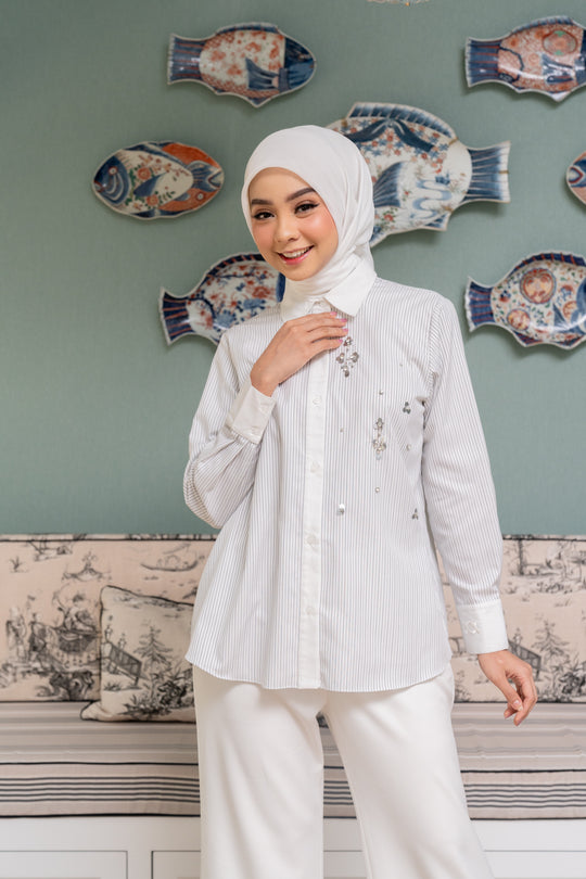 Disya Shirt Ash Grey - Wearing Klamby