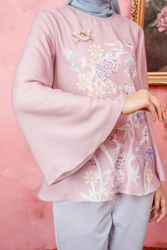 Fleur Blouse (Minor) Dixle Rose - Wearing Klamby