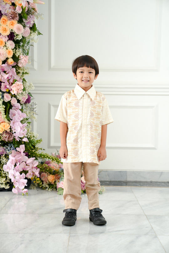 Anyelir Shirt Boy Karavia - Wearing Klamby