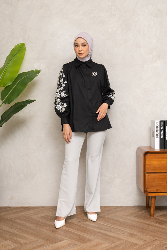 Kalena Shirt Black Onyx - Wearing Klamby