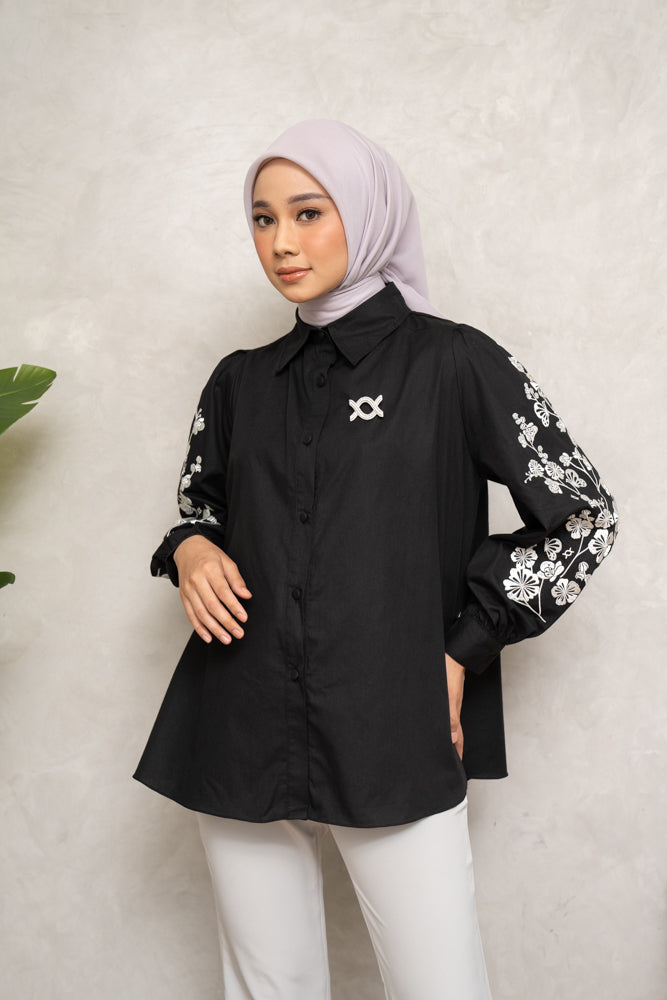 Kalena Shirt Black Onyx - Wearing Klamby