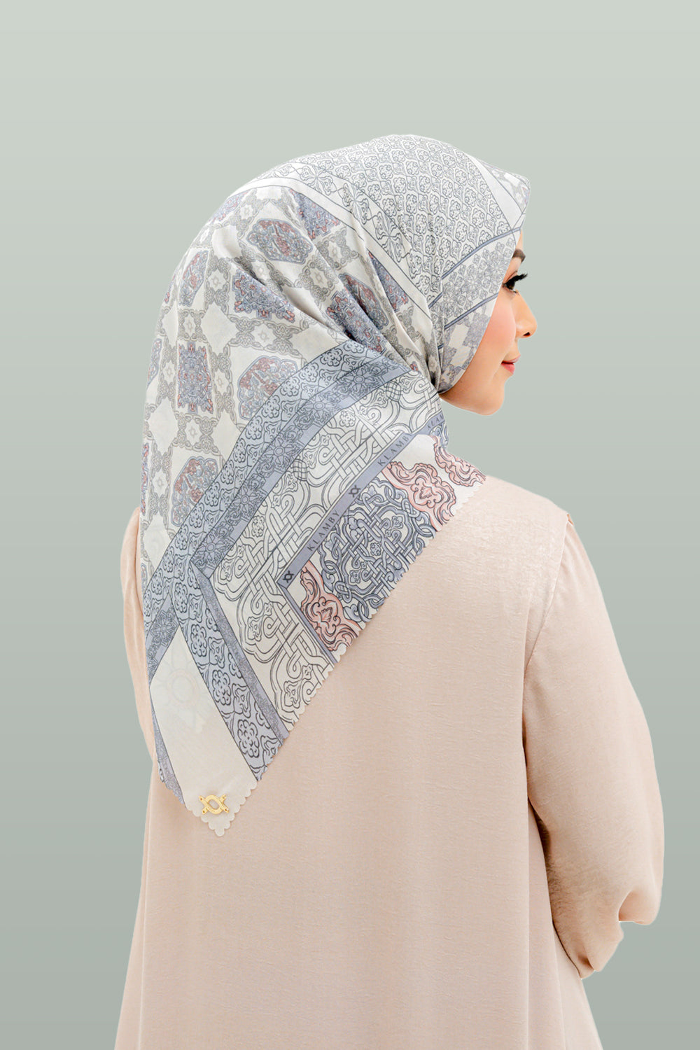 Mantingan Scarf Edelweiss