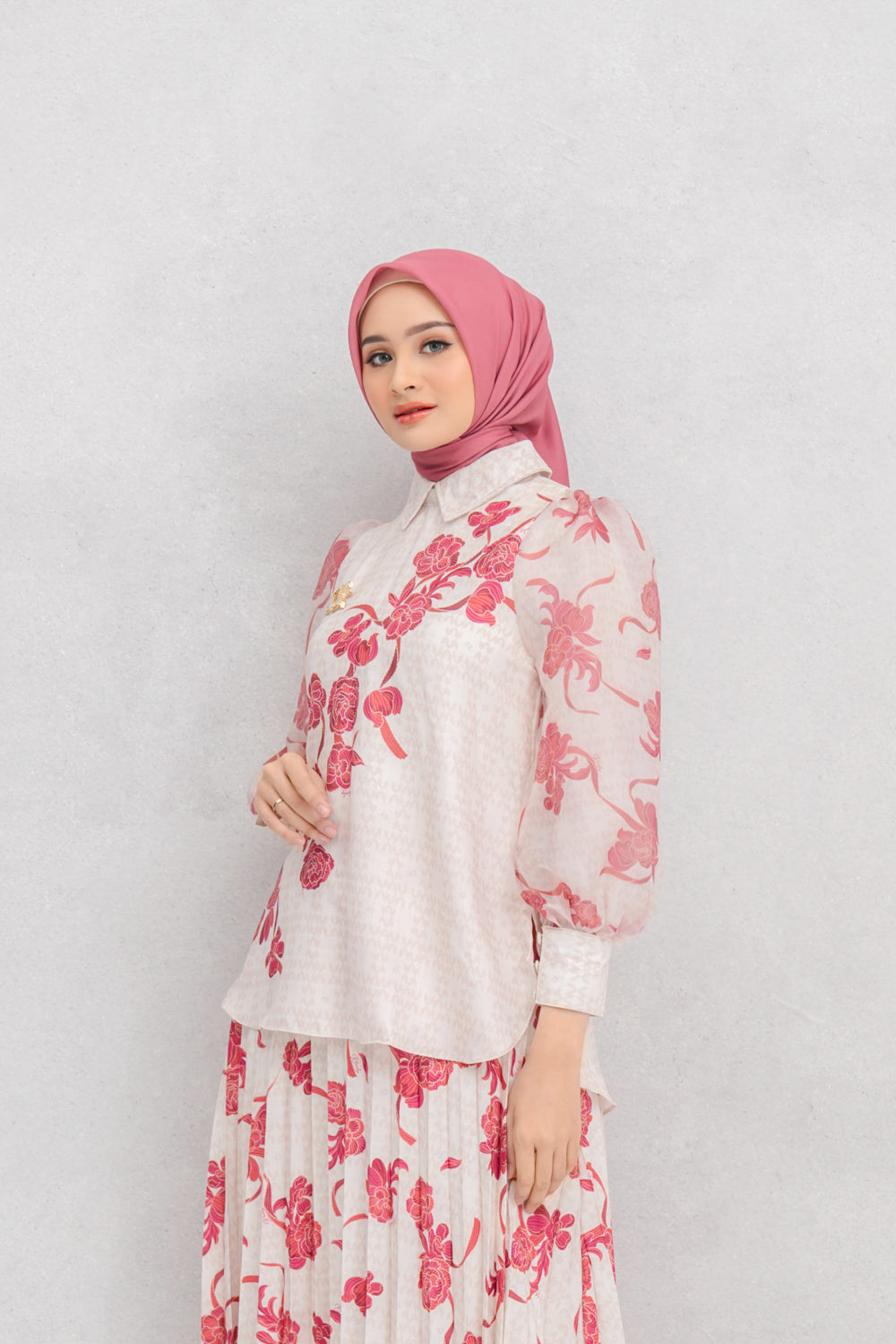 Lagosi Blouse Magnolia - Wearing Klamby