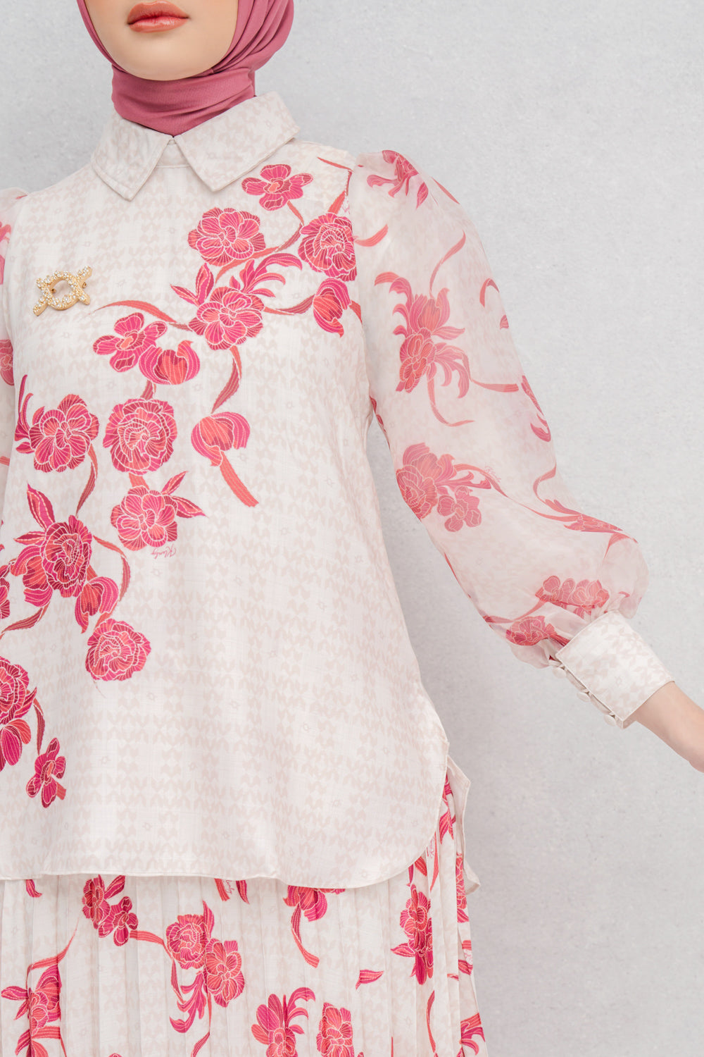 Lagosi Blouse Magnolia - Wearing Klamby