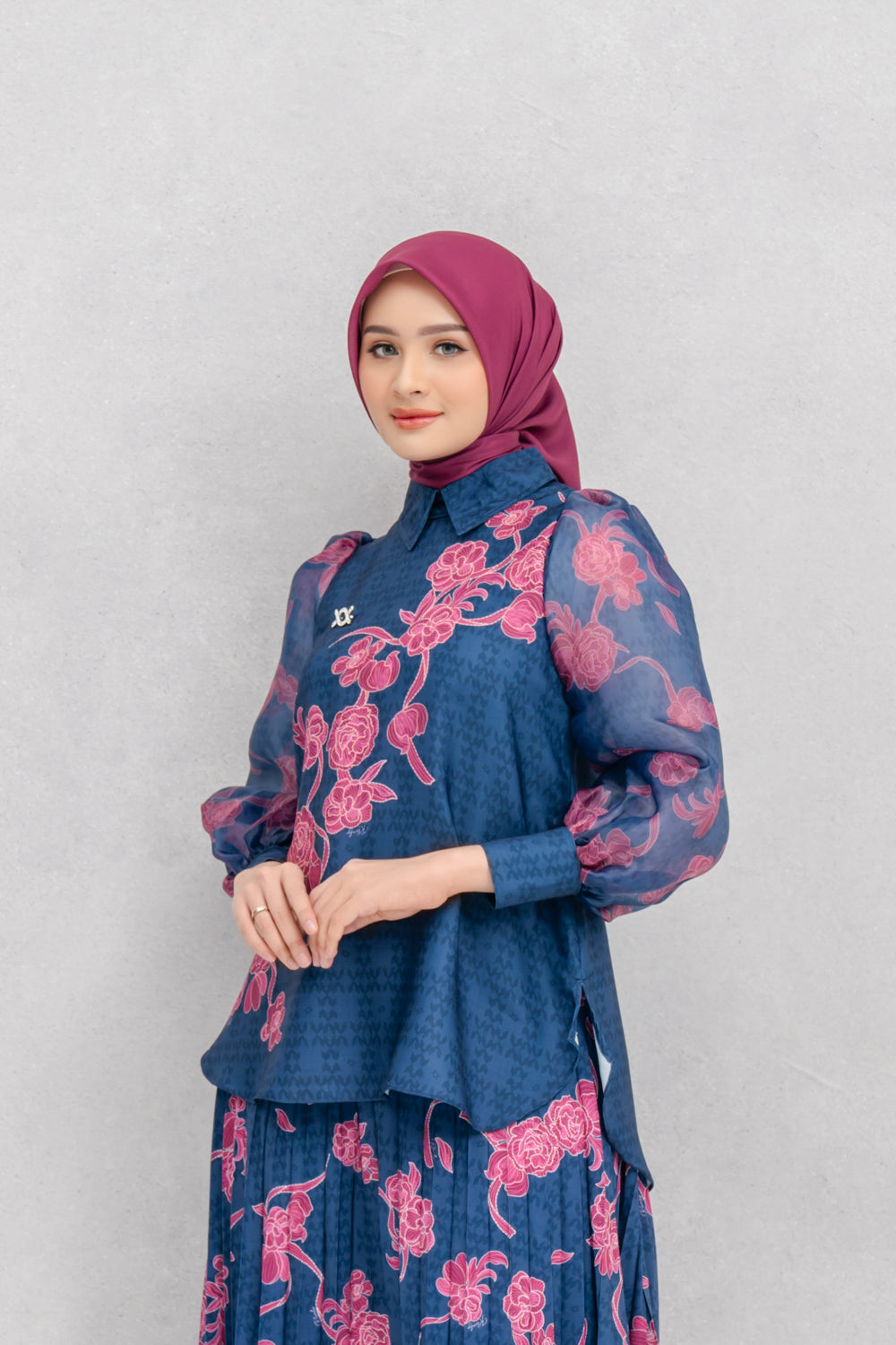 Lagosi Blouse Indigo - Wearing Klamby