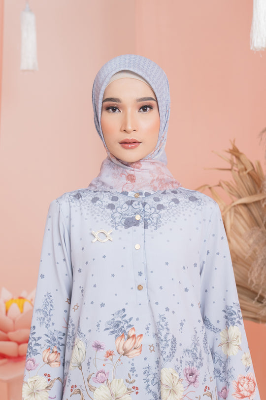 Dayana Scarf Blooming Silver - Wearing Klamby