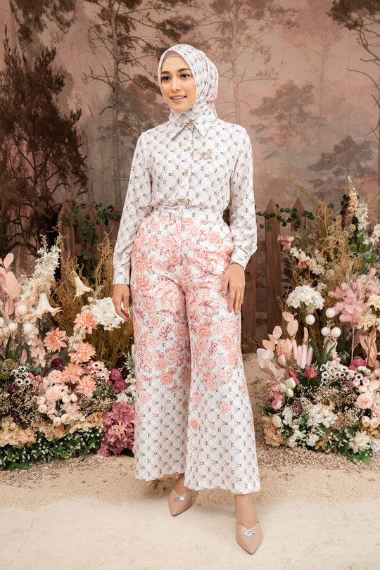 Rosette Pants Meringue - Wearing Klamby