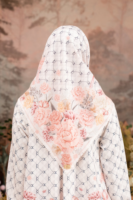 Rosette Scarf (Minor) Meringue