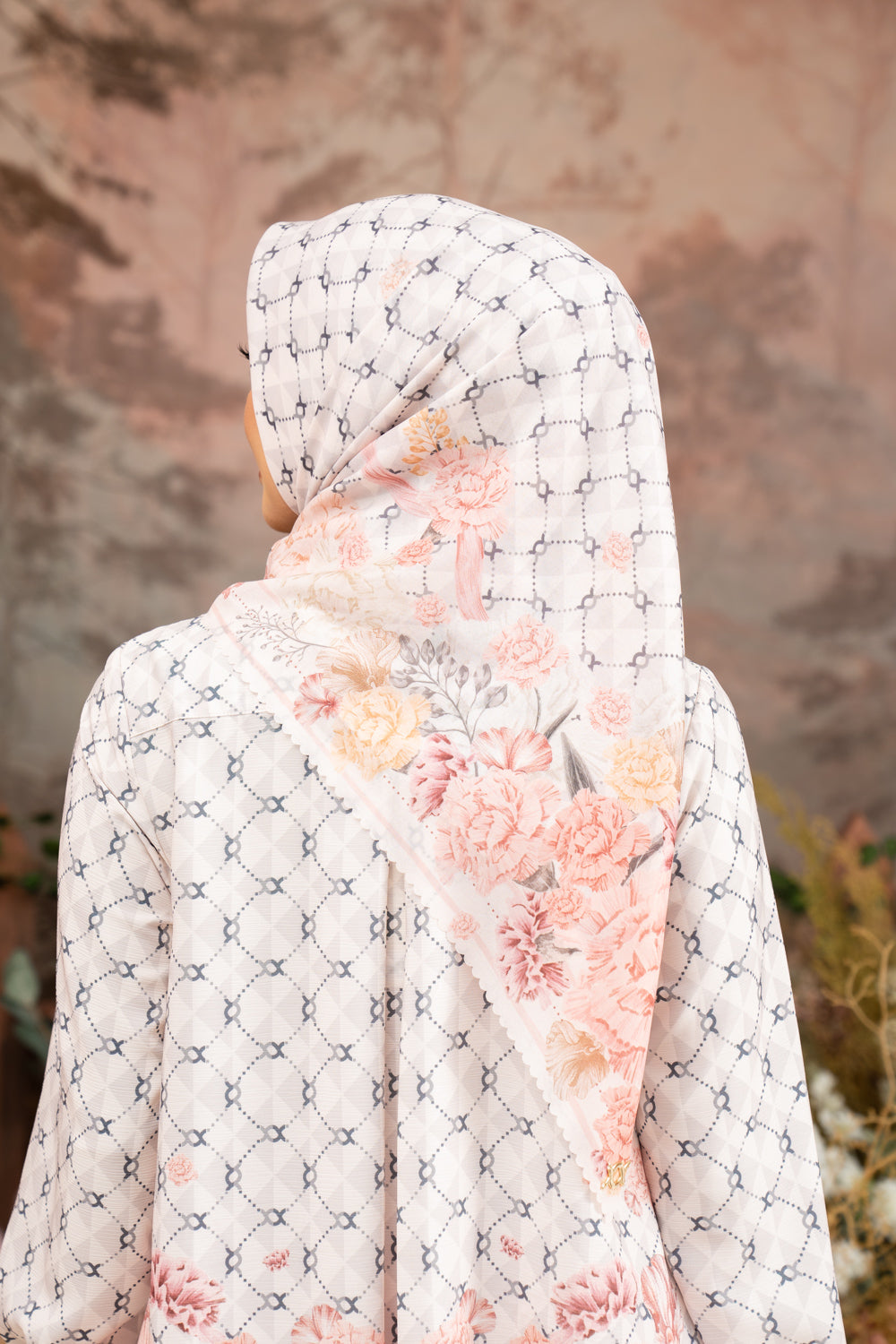 Rosette Scarf (Minor) Meringue