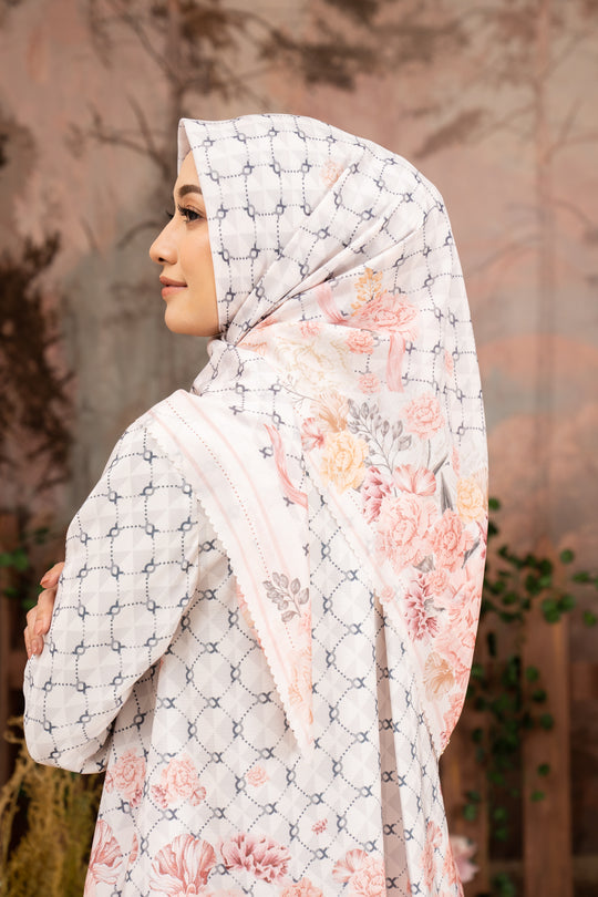 Rosette Scarf (Minor) Meringue