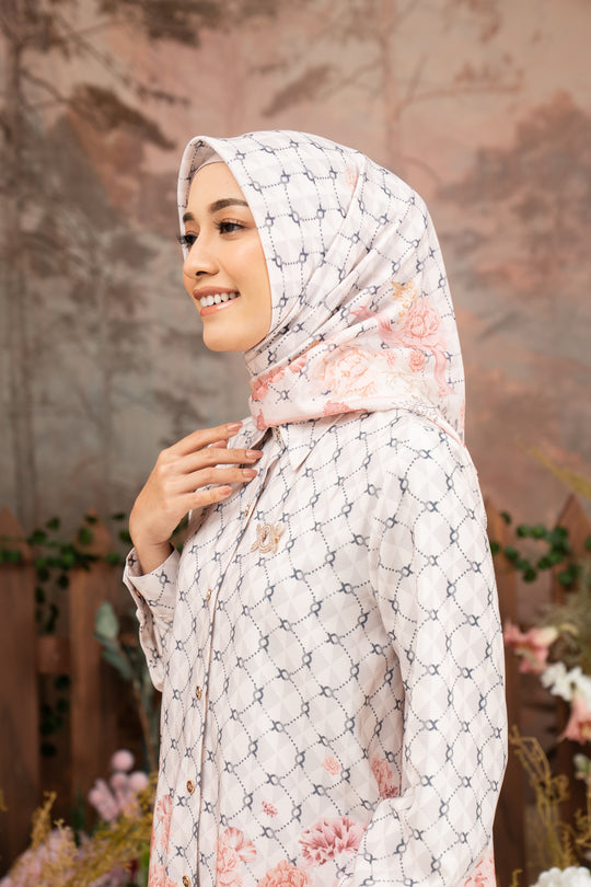 Rosette Scarf (Minor) Meringue