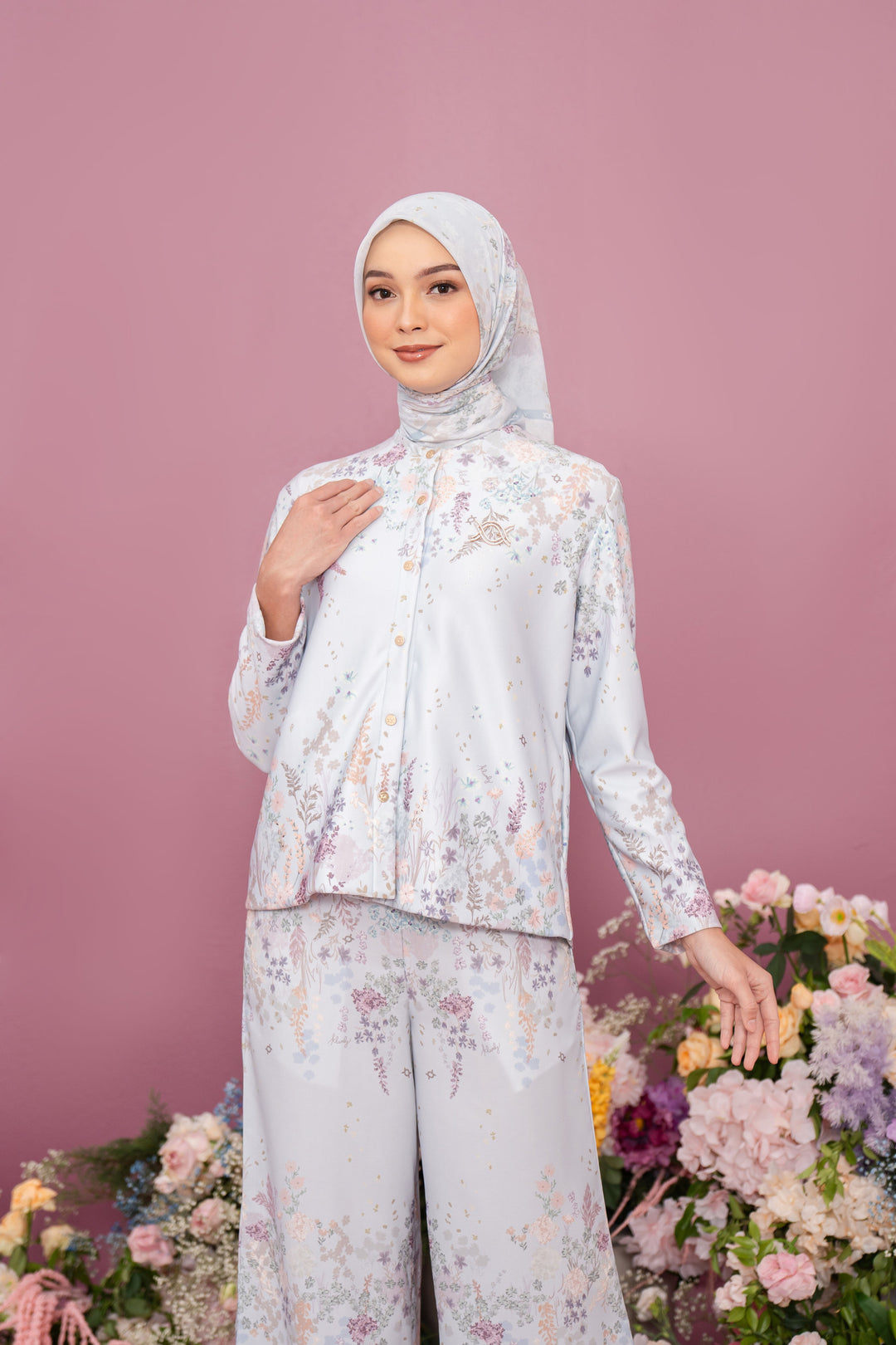 Gardenia Outer Ashy Blue - Wearing Klamby