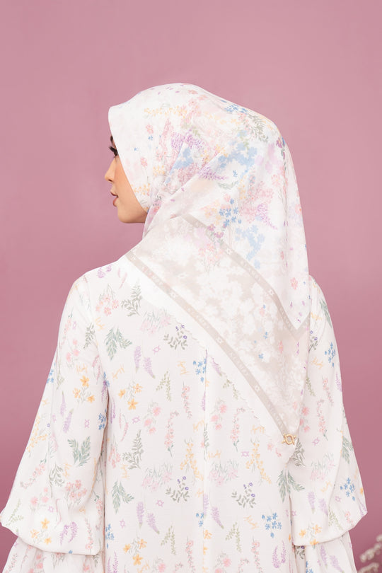 Gardenia Scarf Garden Glow - Wearing Klamby