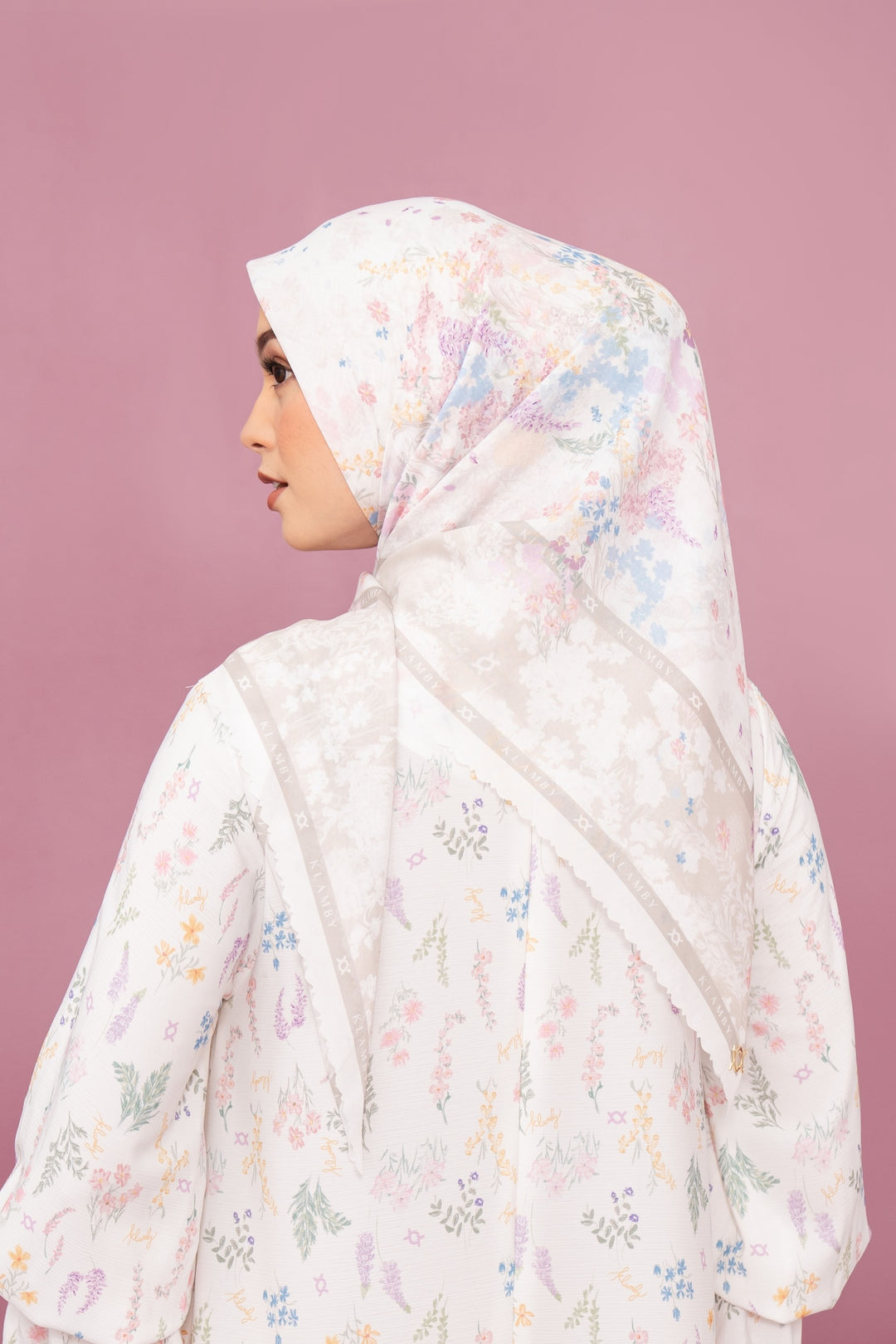 Gardenia Scarf Garden Glow - Wearing Klamby