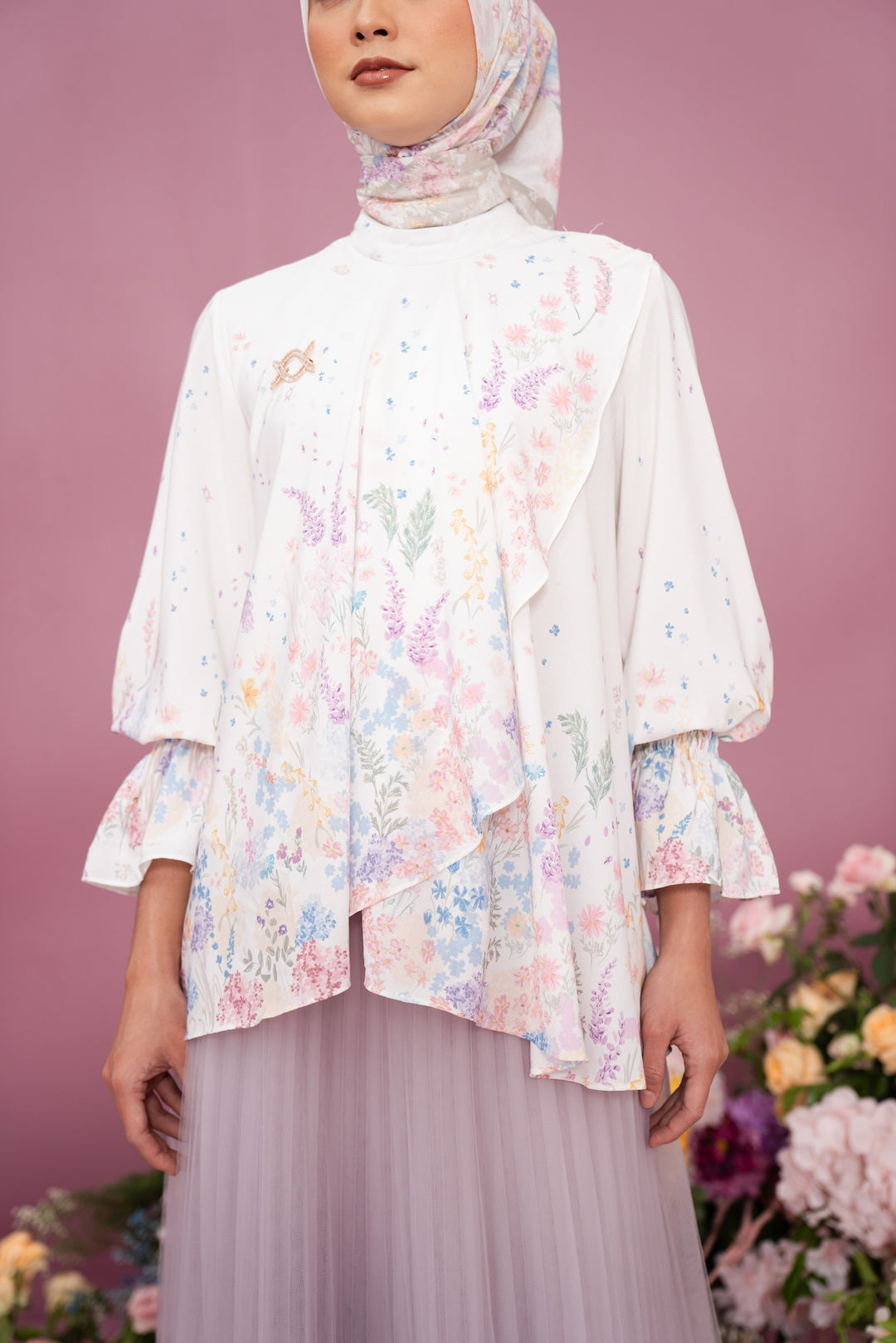 Gardenia Blouse Garden Glow - Wearing Klamby