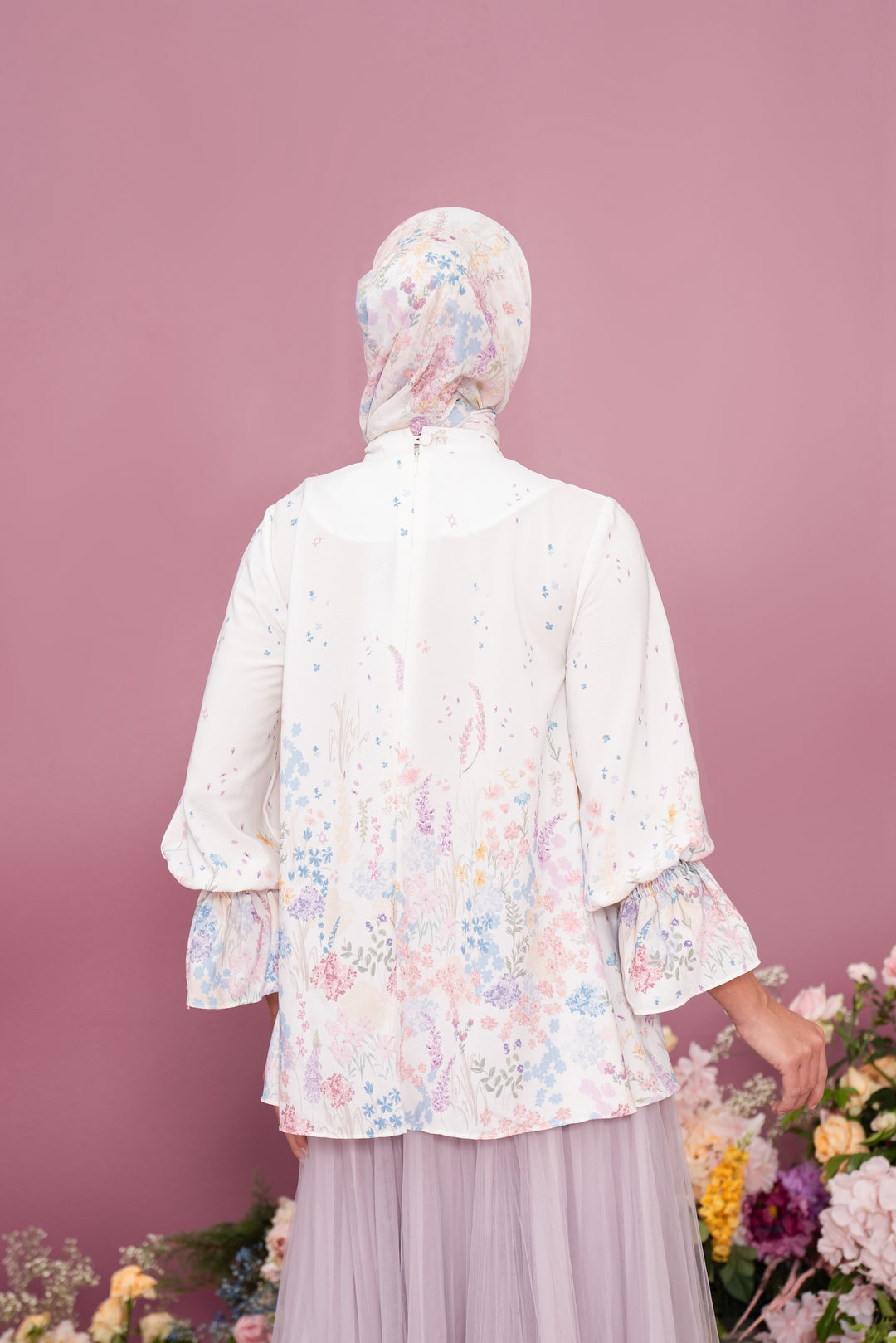 Gardenia Blouse Garden Glow - Wearing Klamby