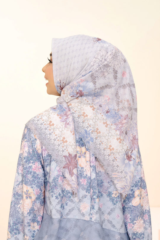 Ariana Scarf Silvered Grace - Wearing Klamby