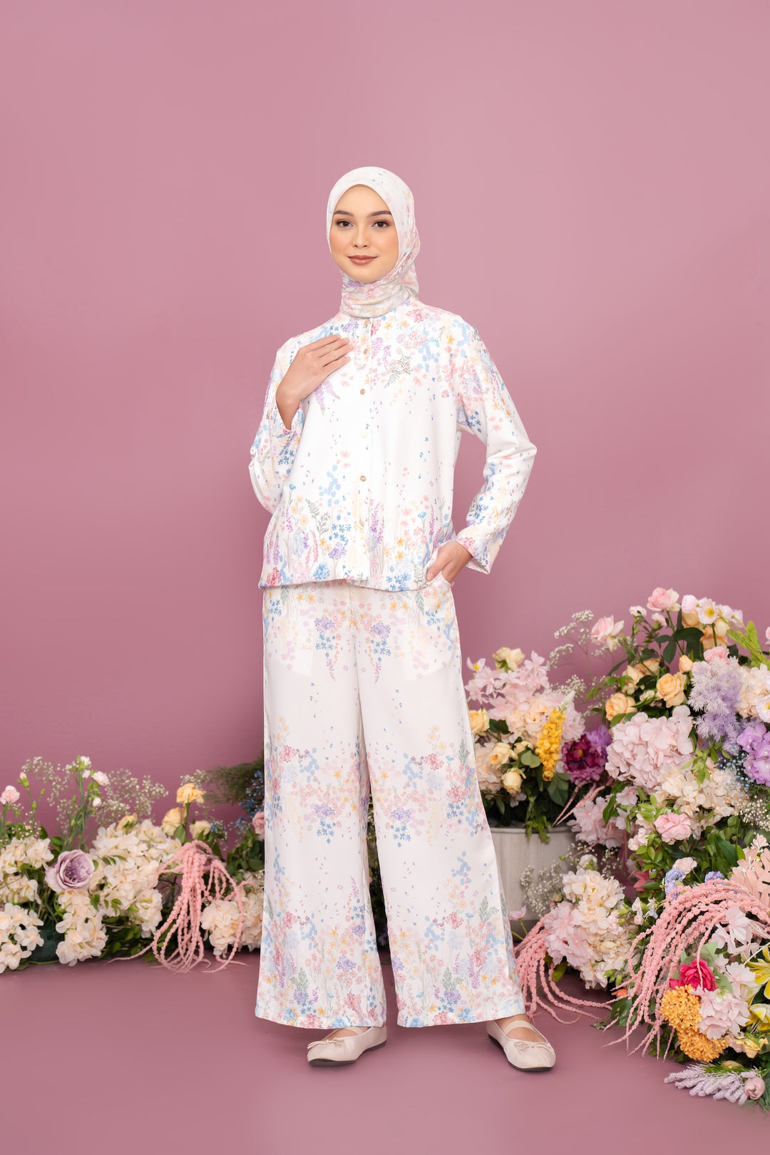 Gardenia Outer & Pants Set Garden Glow - Wearing Klamby