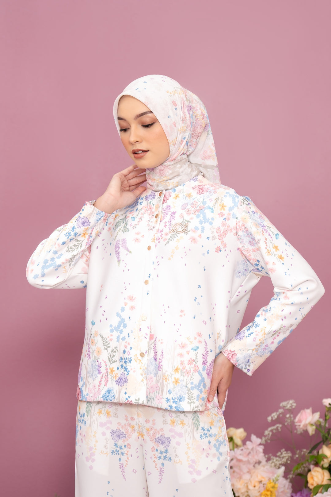 Gardenia Outer Garden Glow - Wearing Klamby