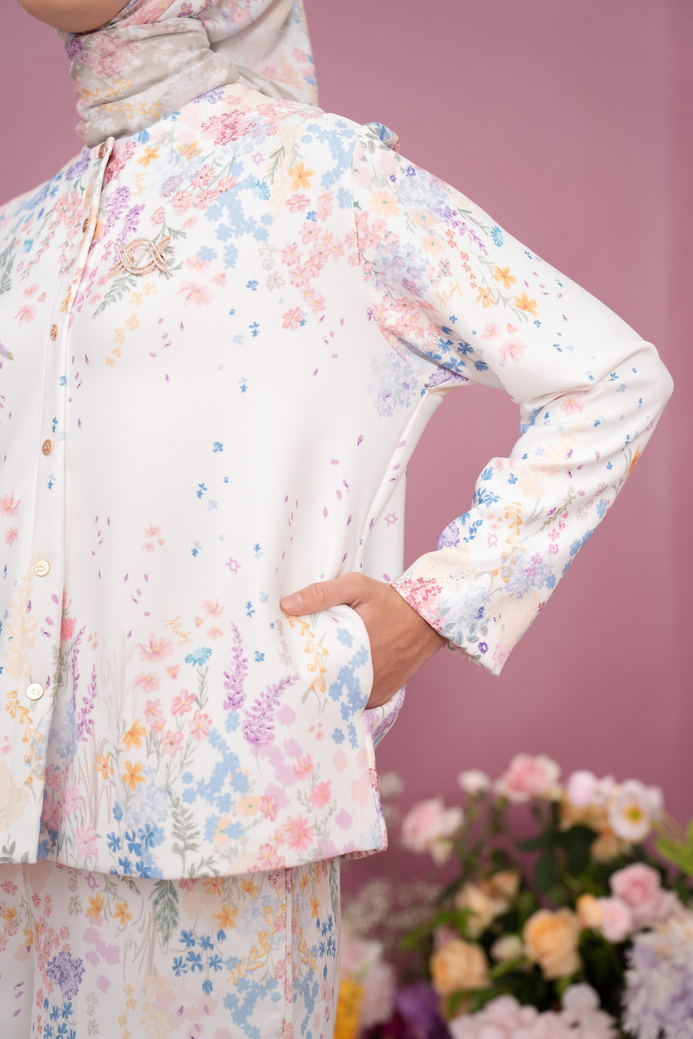 Gardenia Outer Garden Glow - Wearing Klamby