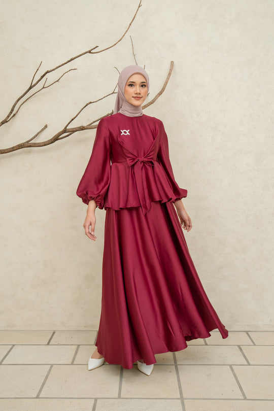 Lavinia Dress (Minor) Pomegranate - Wearing Klamby