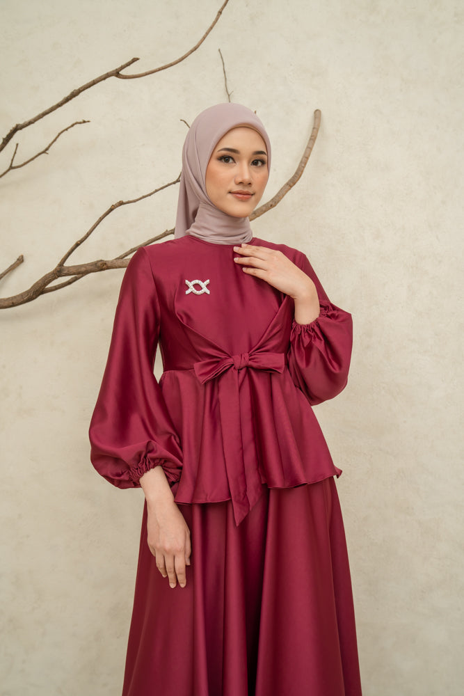 Lavinia Dress (Minor) Pomegranate - Wearing Klamby