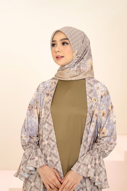 Ariana Scarf Honey Glow - Wearing Klamby