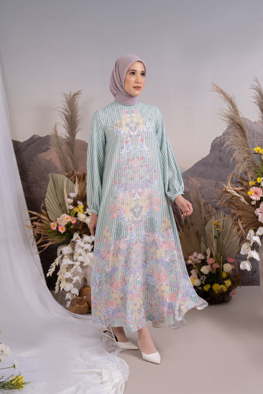 Arcelia Dress Mint Majesty - Wearing Klamby