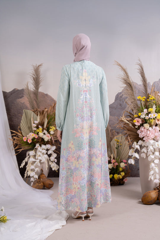 Arcelia Dress Mint Majesty - Wearing Klamby