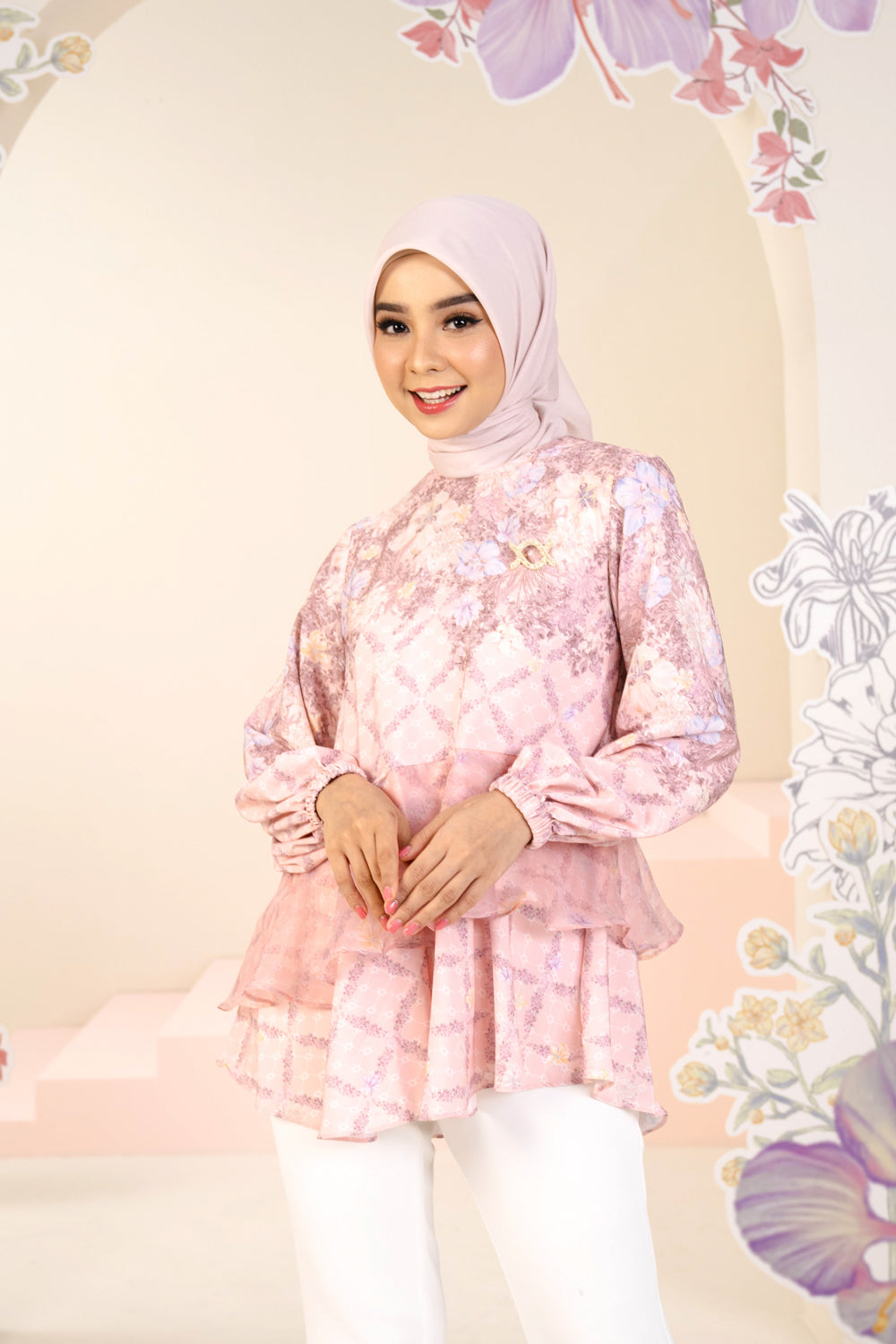 Ariana Blouse Strawberry Jam - Wearing Klamby