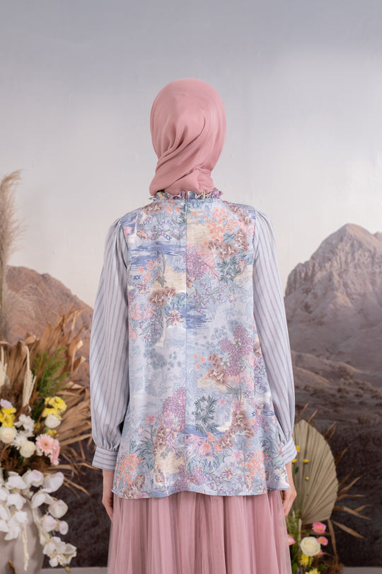 Arcelia Blouse Moonlit Meadow - Wearing Klamby