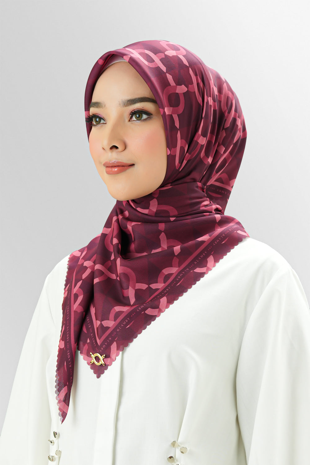 Grande Monogram Scarf 49 Cherry