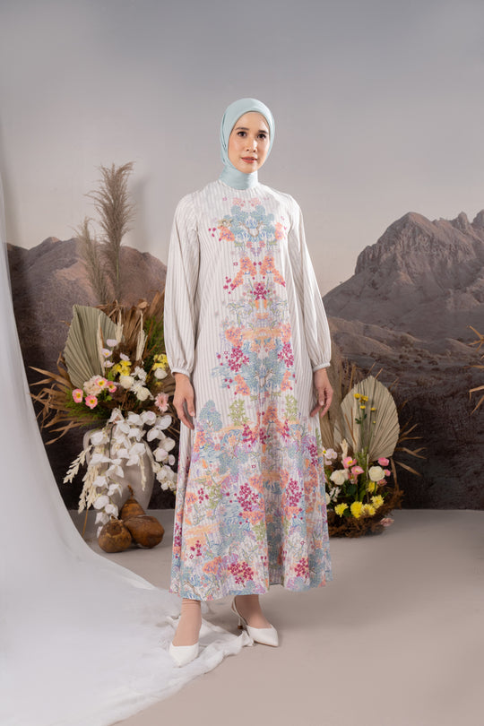 Arcelia Dress Soft Moss - Wearing Klamby