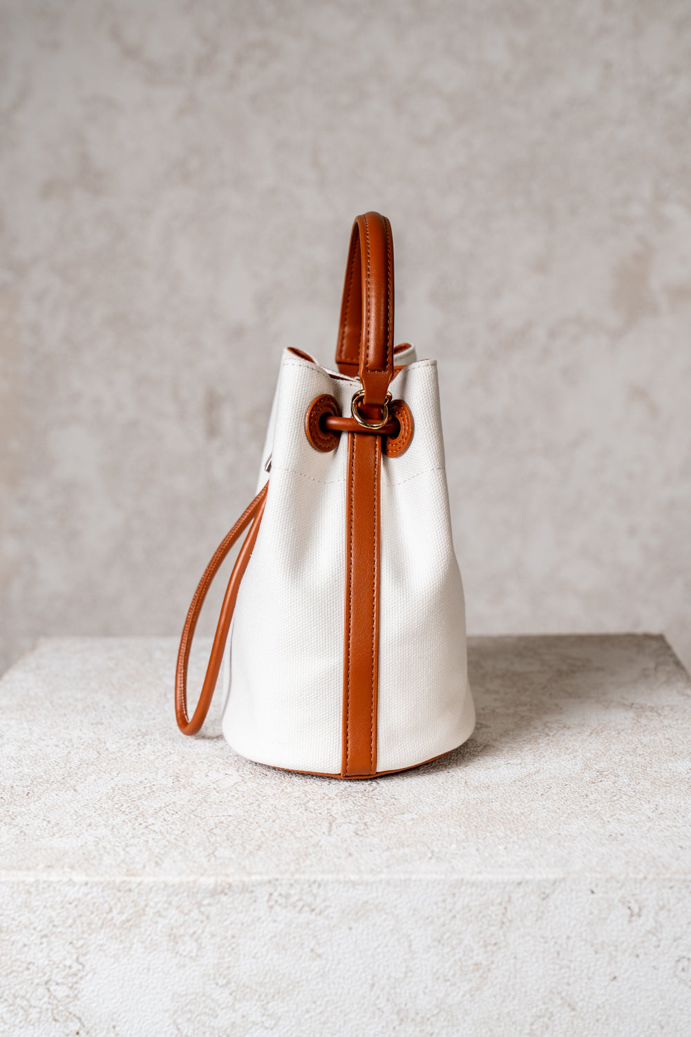 Ava Bucket Bag Medium (Minor) Sunlit Petal