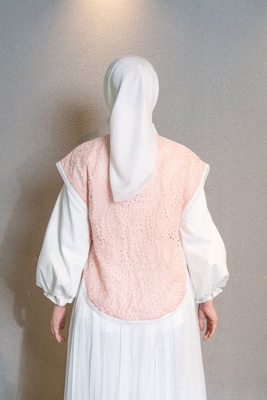 Elea Outer Peach - Wearing Klamby