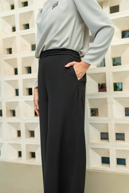 Luna Palazo Pants Moonless Night - Wearing Klamby