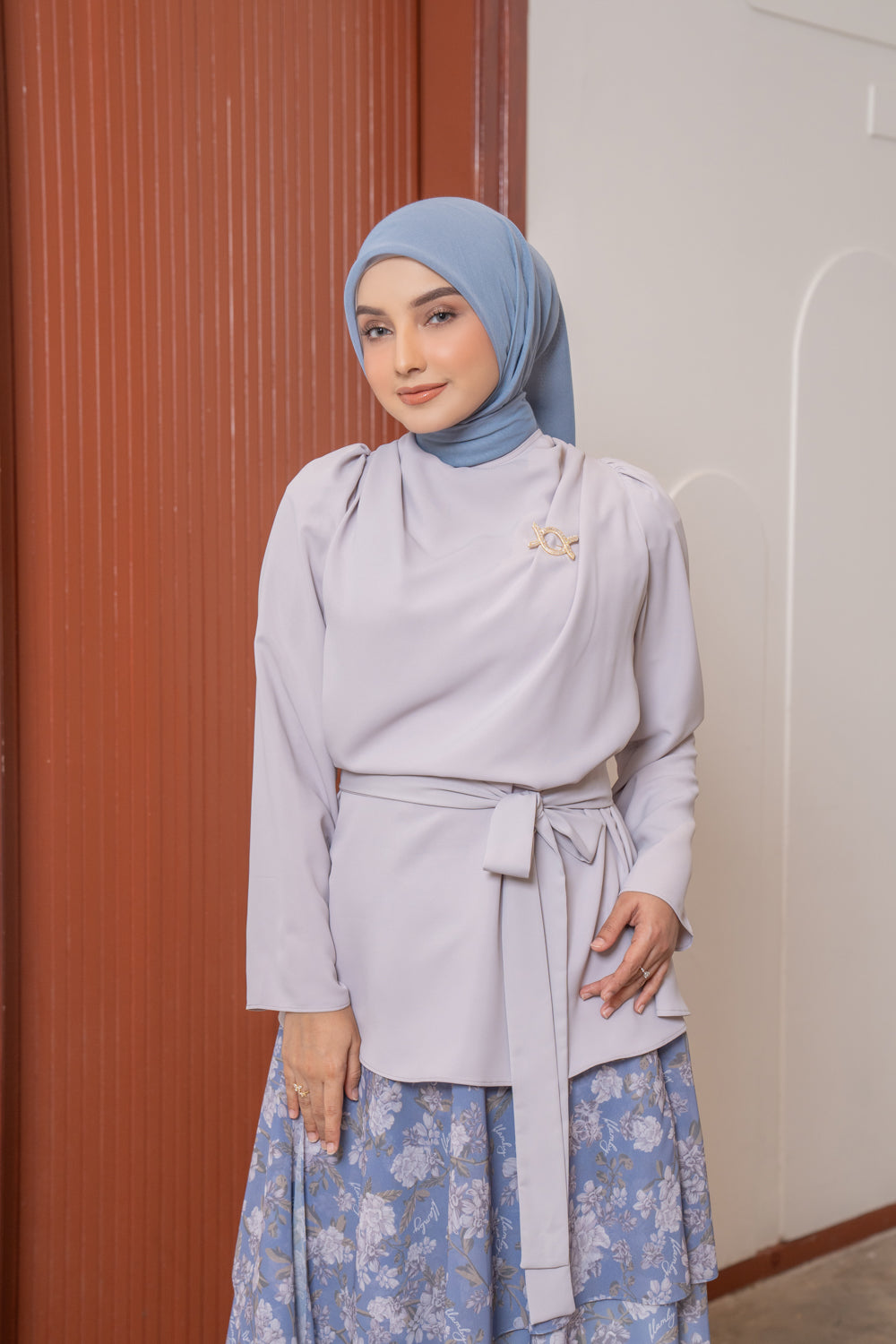 Chana Blouse Glacier Gray - Wearing Klamby