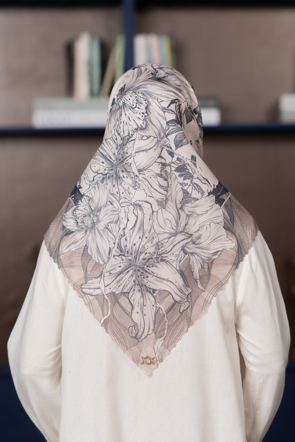 Veline Scarf (Minor) Ashen Pebble