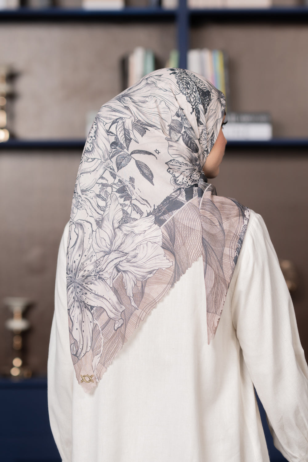 Veline Scarf (Minor) Ashen Pebble