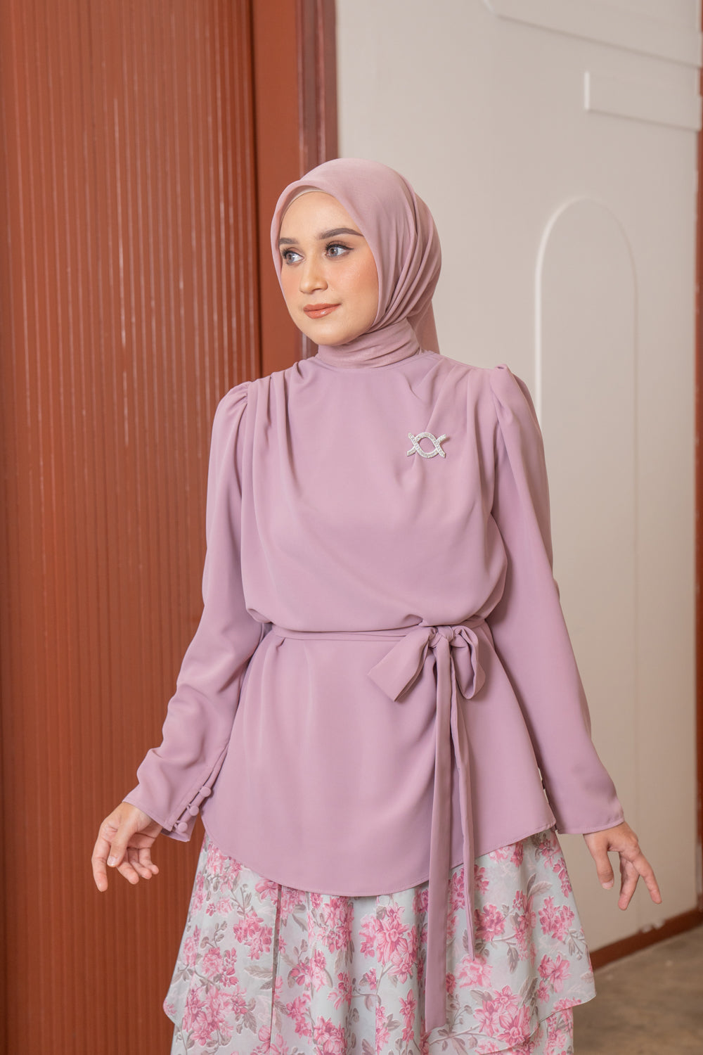 Chana Blouse Orchid Haze - Wearing Klamby