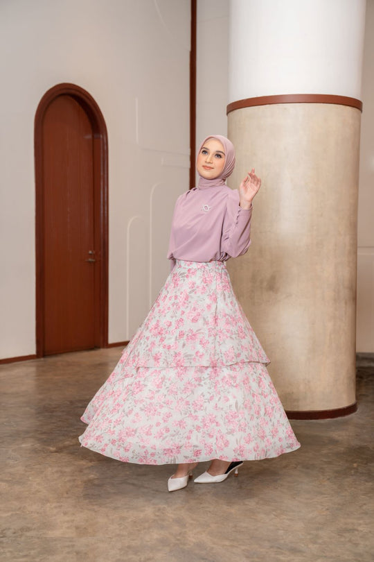 Chana Blouse & Tantina Skirt Set Orchid Haze - Wearing Klamby