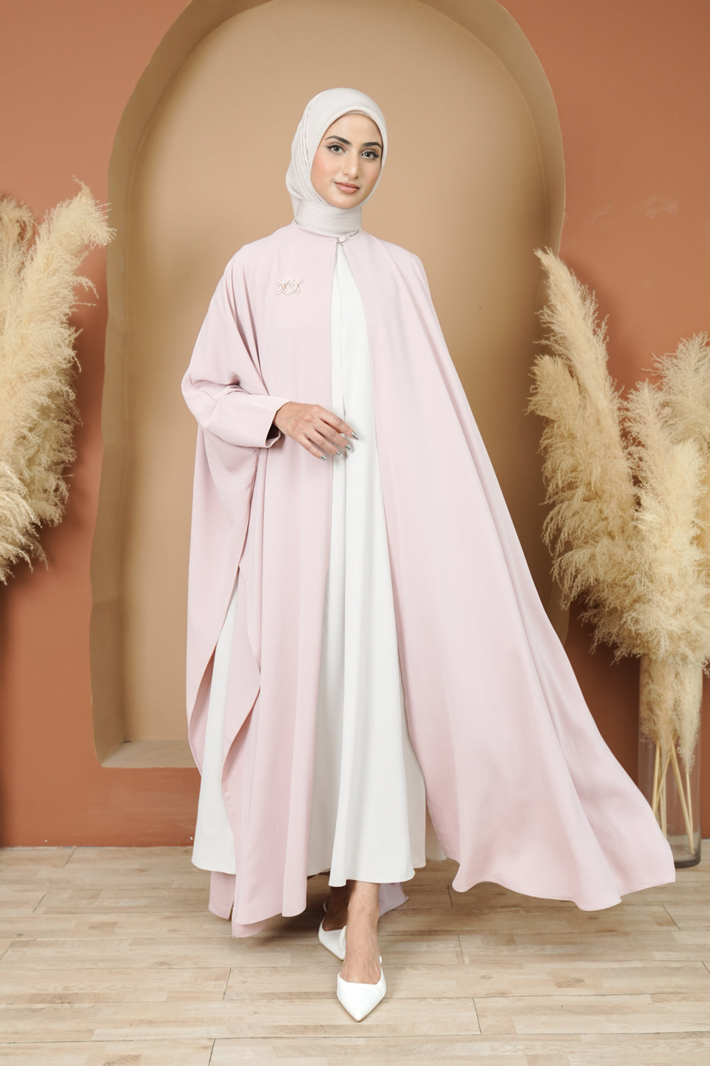 Ashilla Abaya Full Set Dusty Pink - Wearing Klamby