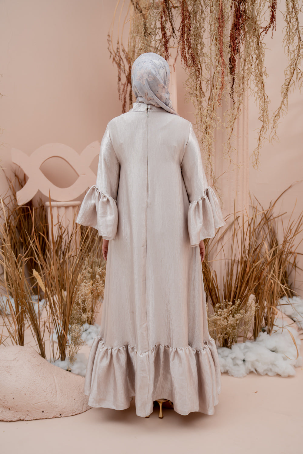 Asteria Dress Meringue - Wearing Klamby