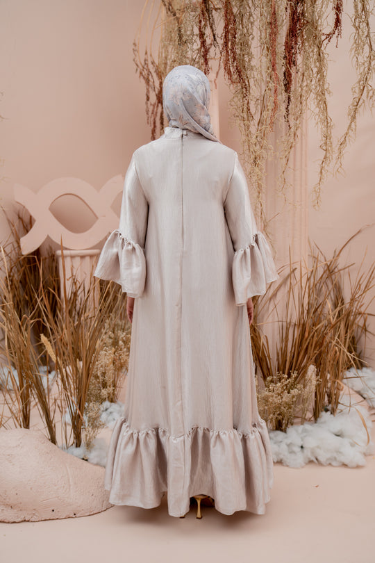 Asteria Dress Meringue - Wearing Klamby