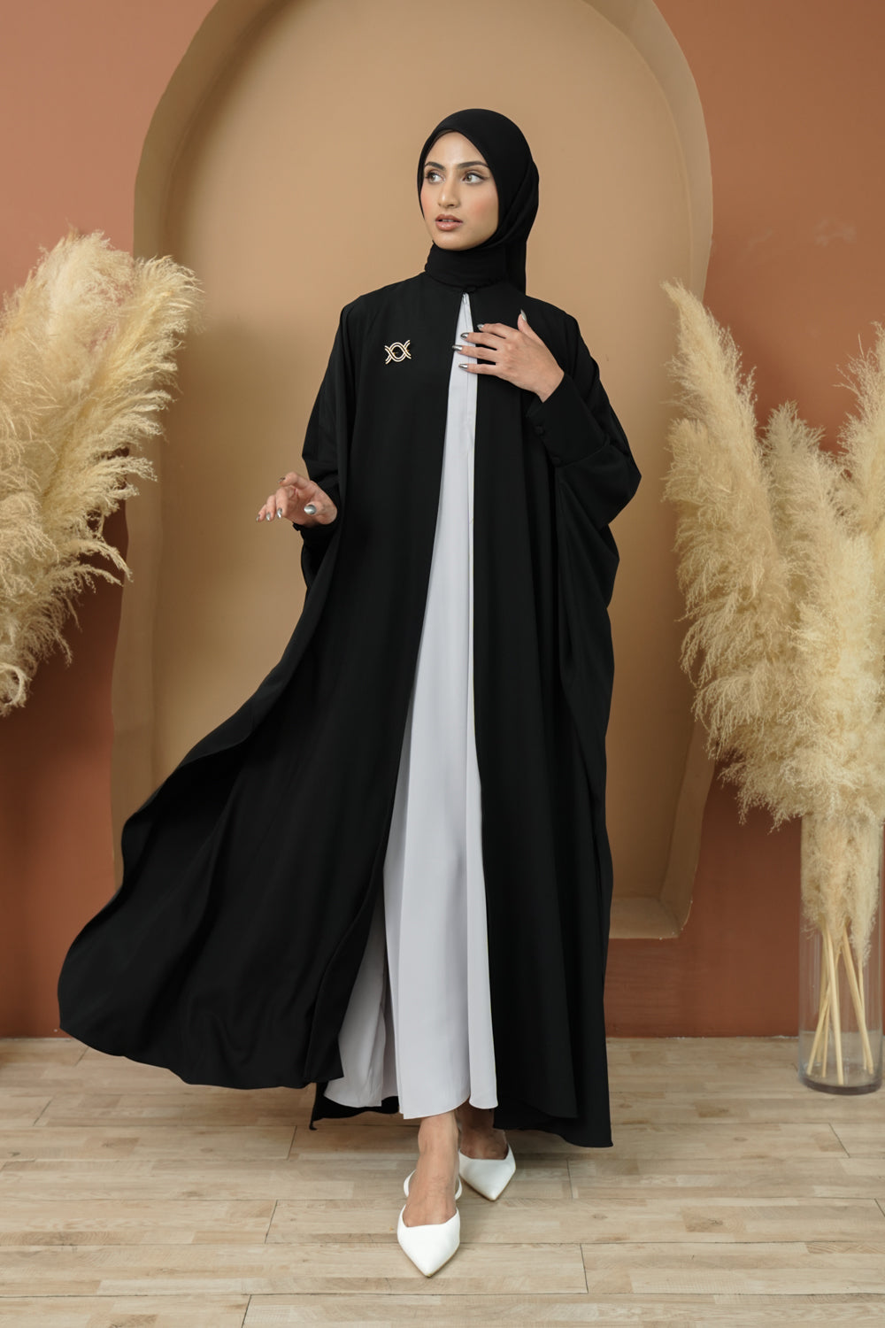 Ashilla Abaya Full Set Jet Black - Wearing Klamby