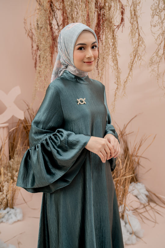 Asteria Dress Racing Green - Wearing Klamby