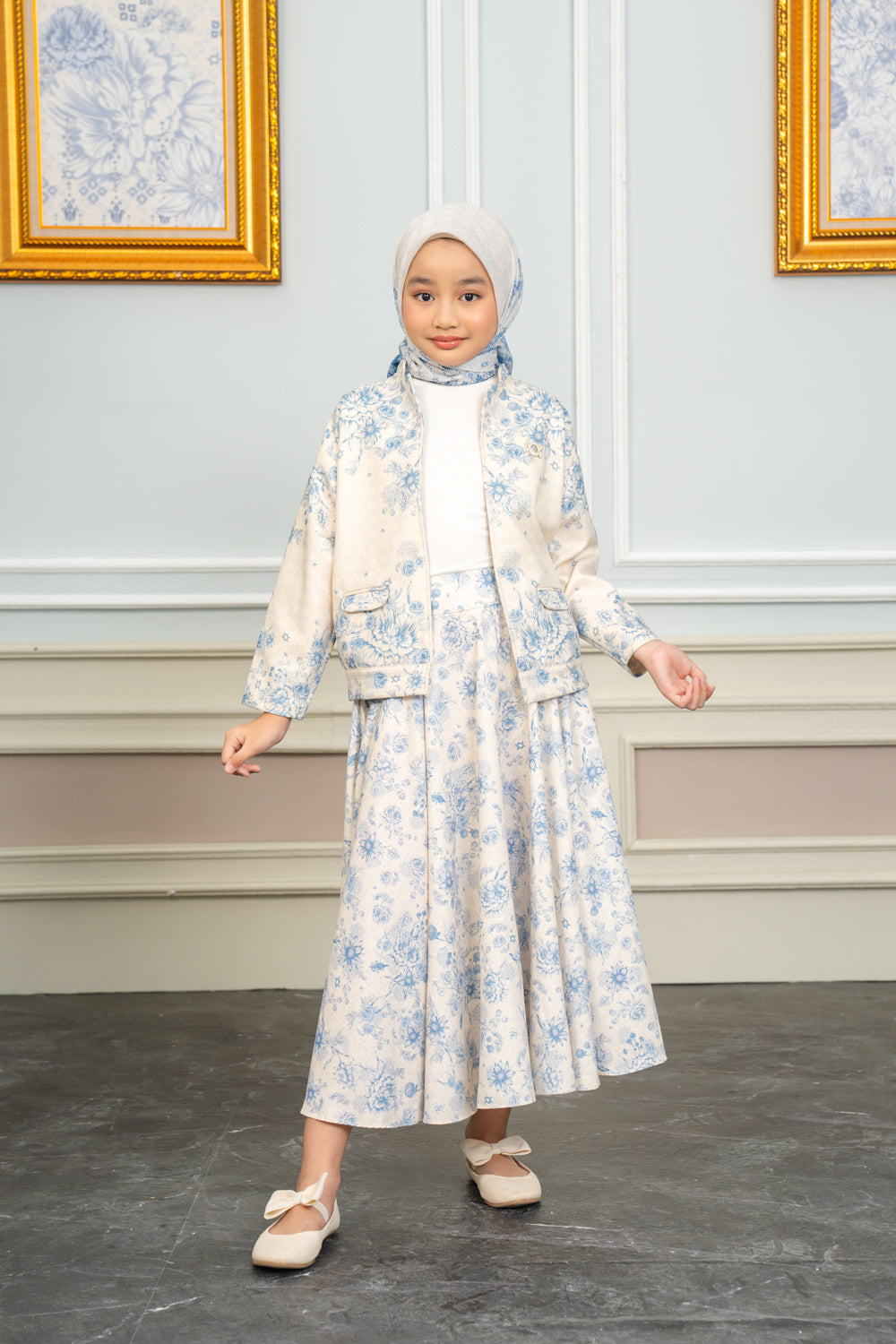 Kananta Blazer & Skirt Set Kids Celestial Pearl - Wearing Klamby