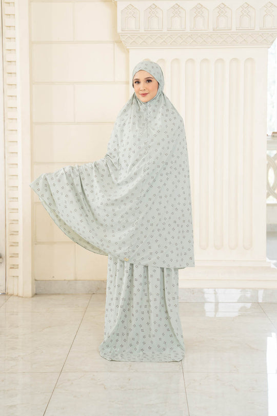 Arindha Prayer Set Frosted mint - Wearing Klamby