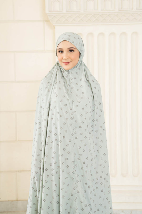 Arindha Prayer Set Frosted mint - Wearing Klamby